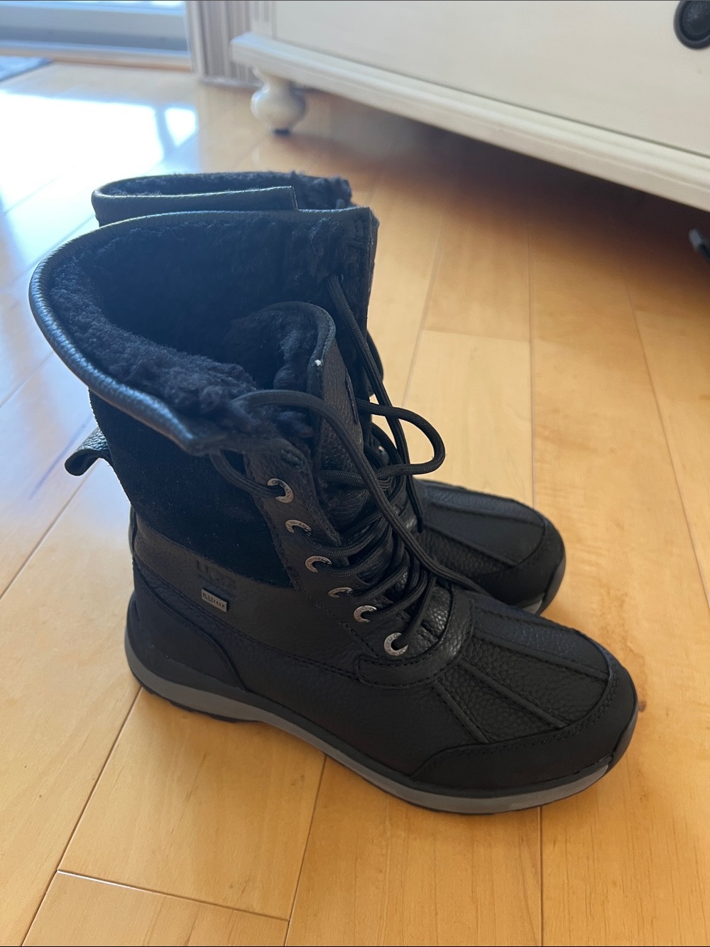 UGG Adirondack Boot III- never worn